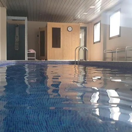 Ground Floor With Private Garden, Heated Pool 아파트 *