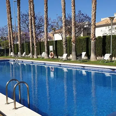 Ground Floor With Private Garden, Heated Pool 아파트